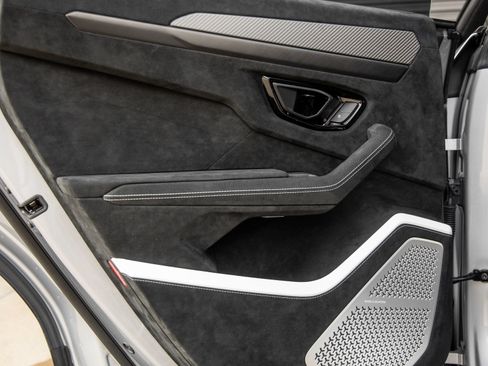 Used 2024 Lamborghini Urus Performante AWD/4WD image 45