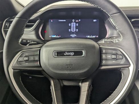 New 2025 Jeep Grand Cherokee Limited w/ Luxury Tech Group II image 18