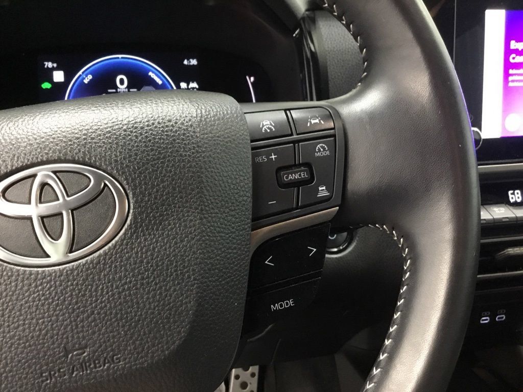 Used 2025 Toyota Camry SE FWD image 15