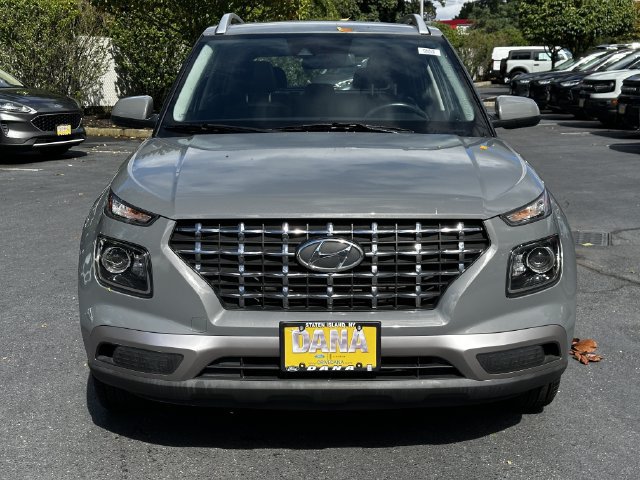 Used 2022 Hyundai Venue SEL FWD image 2