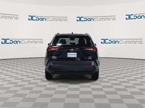 Used 2021 Toyota RAV4 XLE image 11