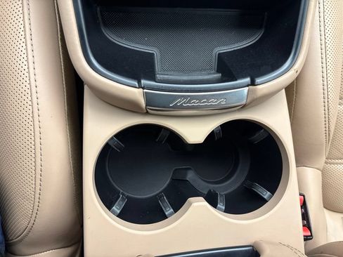 Certified 2023 Porsche Macan AWD/4WD image 37