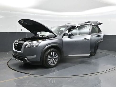 Used 2025 Nissan Pathfinder SL AWD/4WD image 56