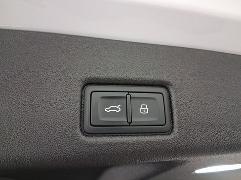 Certified 2025 Audi Q5 Premium w/ Convenience Package image 29