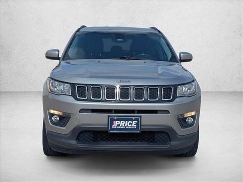 Used 2017 Jeep Compass Latitude w/ Popular Equipment Group AWD/4WD image 2