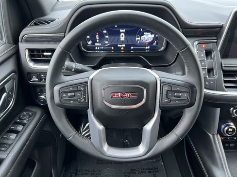 Used 2024 GMC Yukon SLT w/ SLT Luxury Package image 30