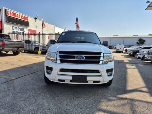 Used 2015 Ford Expedition XLT image 3