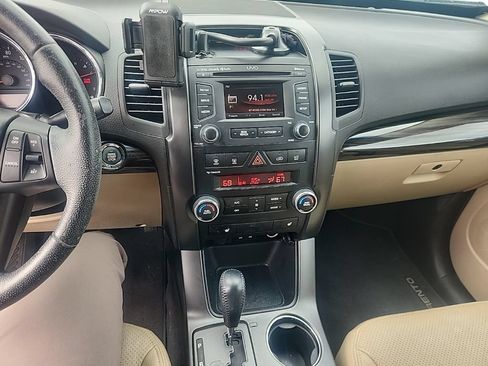 Used 2013 Kia Sorento EX w/ EX V6 Premium Pkg FWD image 22