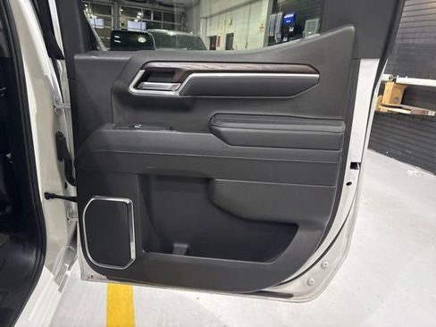 Used 2025 GMC Sierra 1500 SLT AWD/4WD image 33