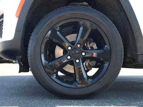 Certified 2022 Jeep Grand Cherokee Altitude image 8