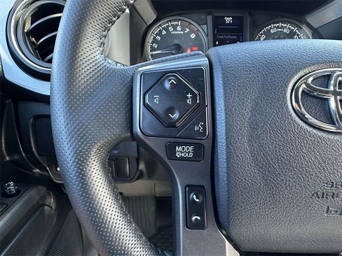 Used 2019 Toyota Tacoma TRD Sport image 10