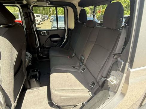 Used 2020 Jeep Gladiator Sport w/ Quick Order Package 24S AWD/4WD image 9