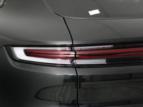 Certified 2025 Porsche Cayenne image 21