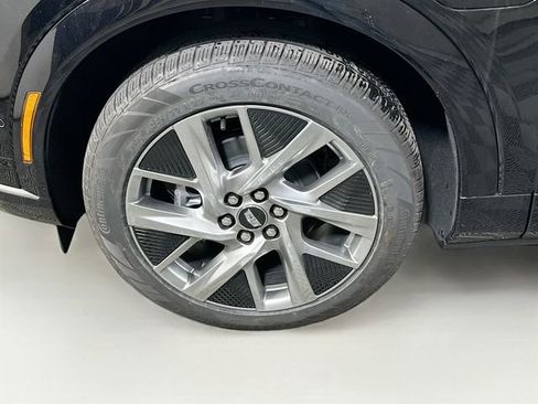 New 2026 Cadillac Optiq Luxury 1 image 20