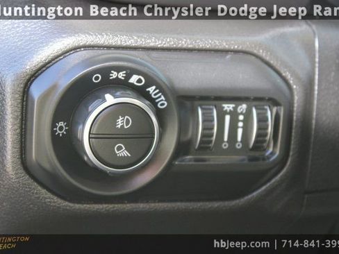 Used 2022 Jeep Gladiator Sport image 15