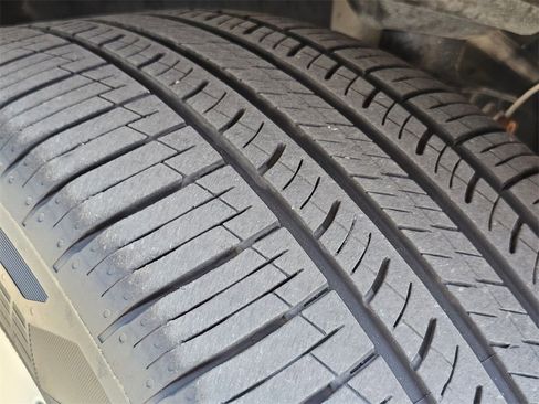 Used 2025 Volkswagen Atlas Cross Sport SE image 26