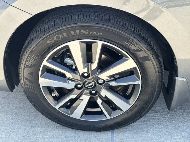 Used 2024 Nissan Versa SV w/ Trunk Package FWD image 4
