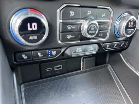 Used 2023 GMC Yukon SLT AWD/4WD image 36
