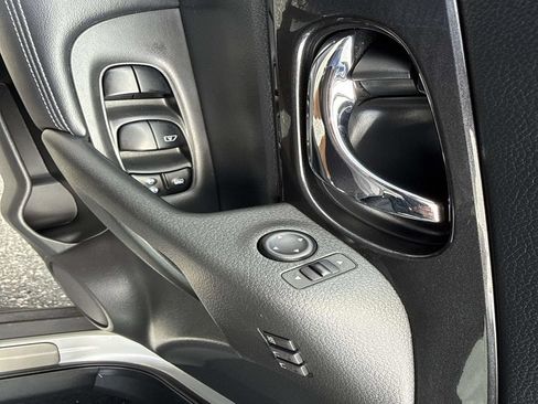 Used 2018 Nissan Rogue SV w/ Premium Package FWD image 19