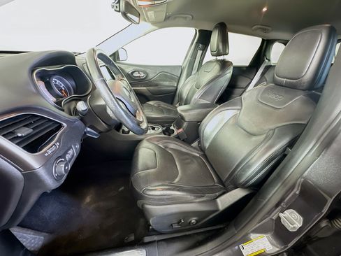 Used 2019 Jeep Cherokee Limited AWD/4WD image 13