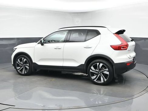 Used 2023 Volvo XC40 B5 Plus w/ Driver Assist Package AWD/4WD image 6