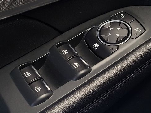 Used 2016 Ford Explorer XLT w/ Equipment Group 201A FWD image 27