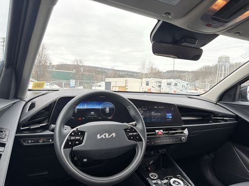 Used 2024 Kia Niro Wind w/ Wind Preserve Package image 16