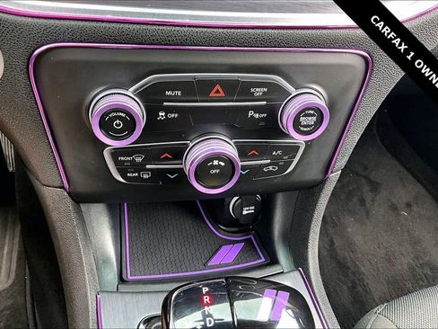 Used 2018 Dodge Charger SXT w/ Blacktop Package image 15