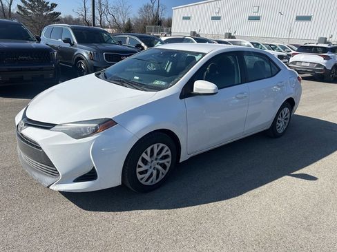 Used 2018 Toyota Corolla LE image 3