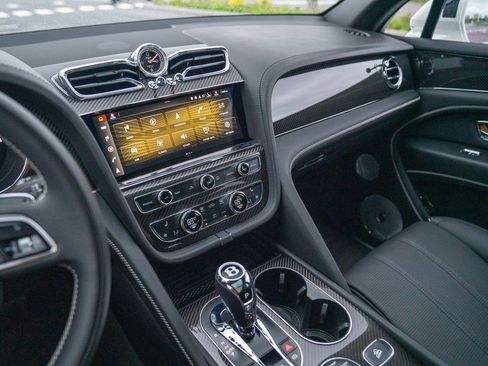 Used 2022 Bentley Bentayga image 16