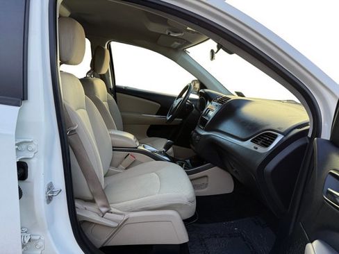 Used 2018 Dodge Journey SXT w/ Connectivity Group FWD image 12