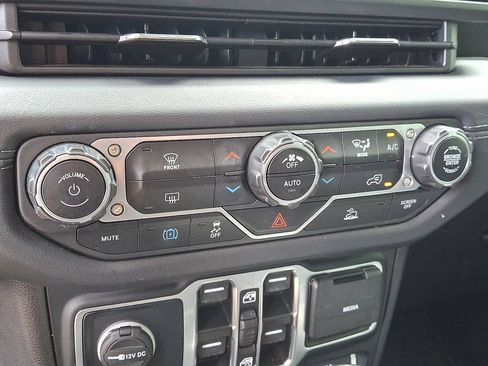 Used 2024 Jeep Wrangler Unlimited Rubicon 4xe AWD/4WD image 13