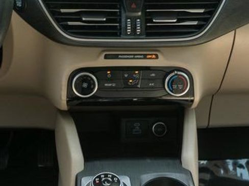 Used 2021 Ford Escape SE AWD/4WD image 16