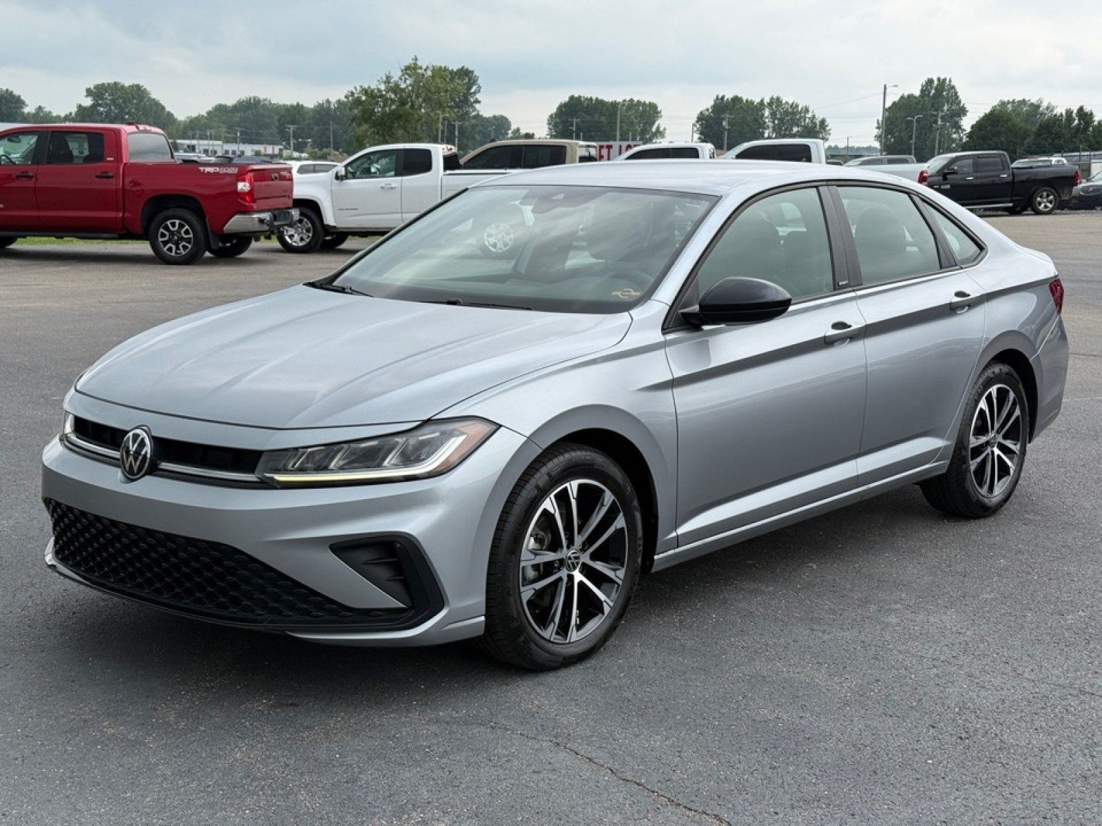 Used 2025 Volkswagen Jetta Sport FWD image 4