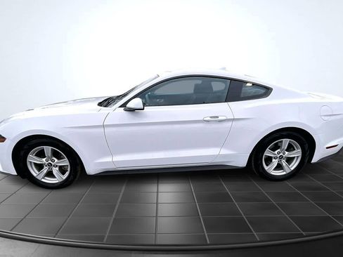 Used 2022 Ford Mustang Coupe image 3