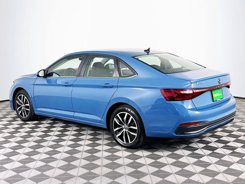 Used 2025 Volkswagen Jetta SE FWD image 6