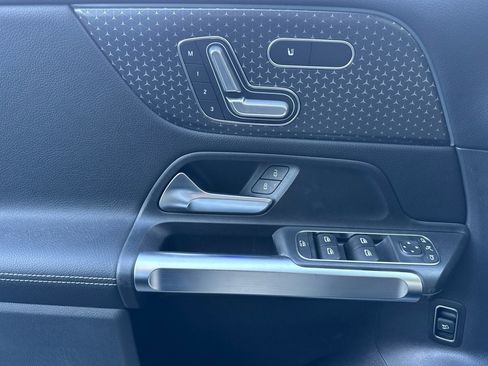 New 2025 Mercedes-Benz GLB 250 250 image 12