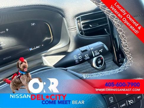 Used 2024 Jeep Wagoneer L Series II RWD image 19