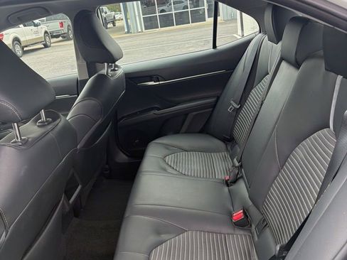 Used 2019 Toyota Camry SE FWD image 6