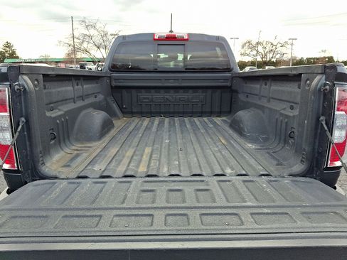 Used 2021 GMC Canyon Denali image 28