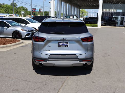 Used 2025 Chevrolet Blazer LT w/ Midnight/Sport Edition FWD image 9