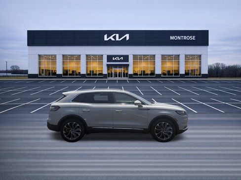 Used 2022 Lincoln Nautilus Reserve w/ Equipment Group 201A AWD/4WD image 4