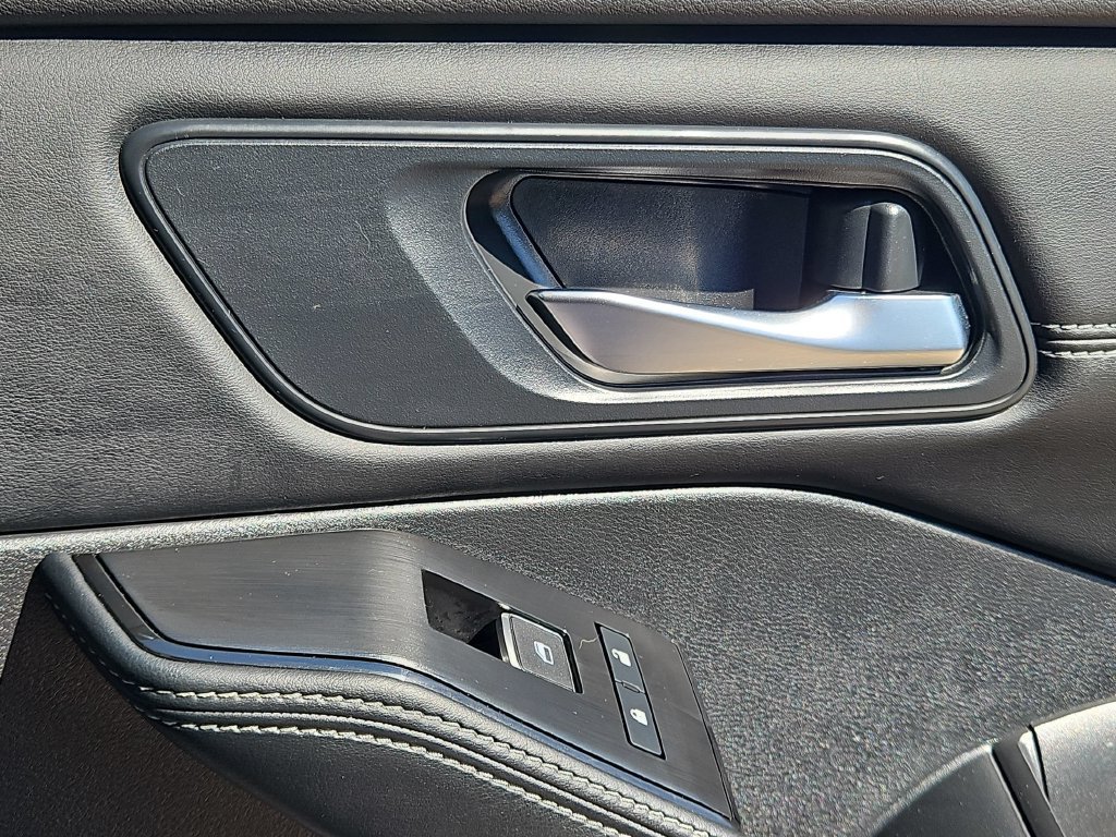 Used 2025 Nissan Rogue SL w/ SL Premium Package FWD image 30