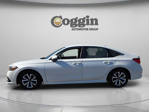 Certified 2022 Honda Civic LX image 2