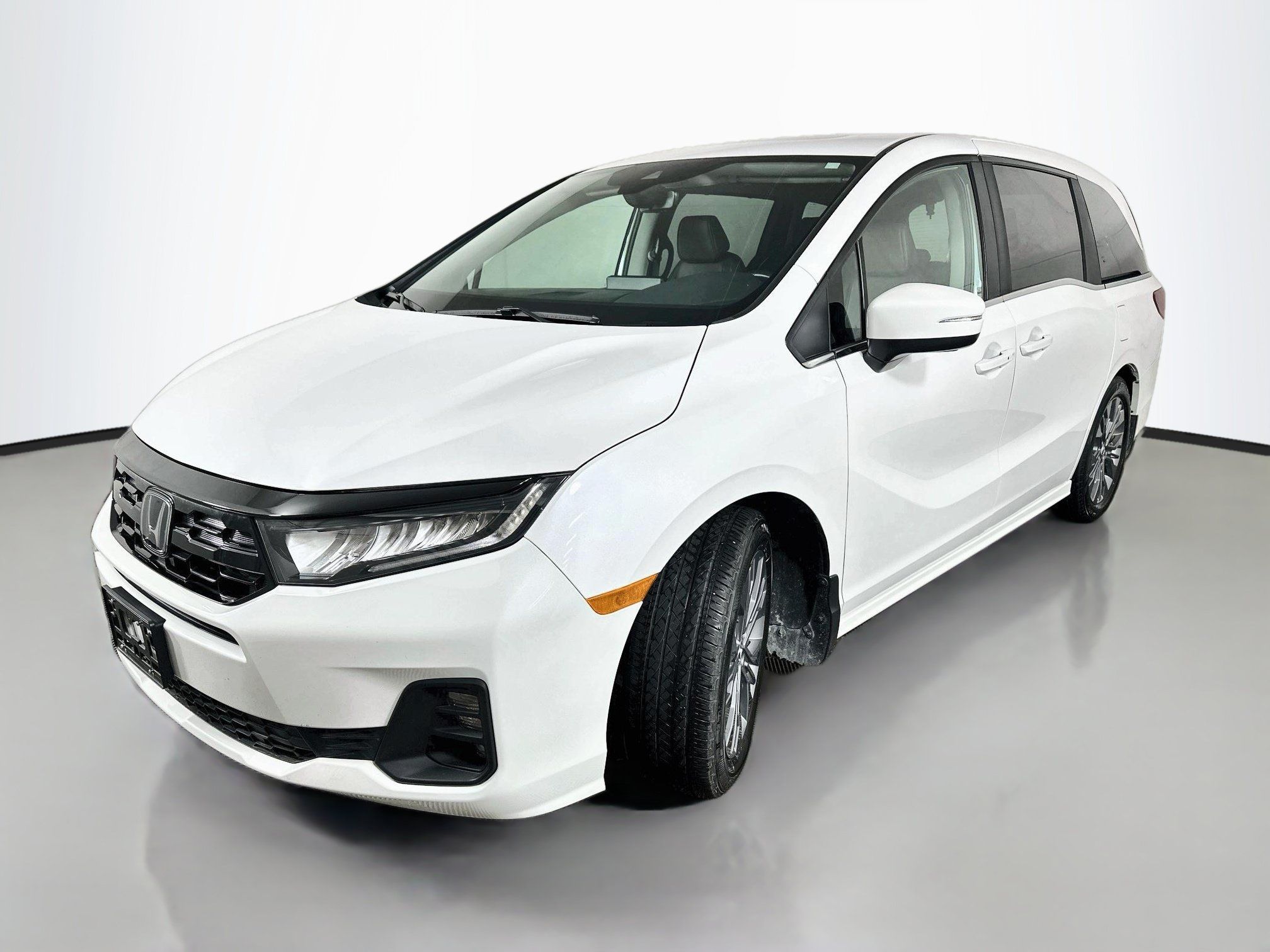Used 2025 Honda Odyssey Touring image 3