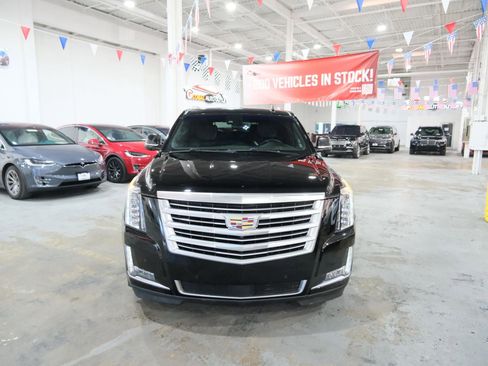 Used 2017 Cadillac Escalade ESV Platinum image 3