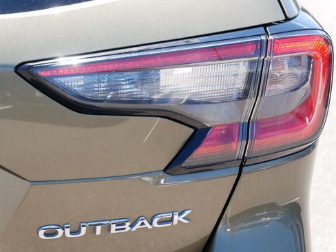 Certified 2025 Subaru Outback Premium AWD/4WD image 17