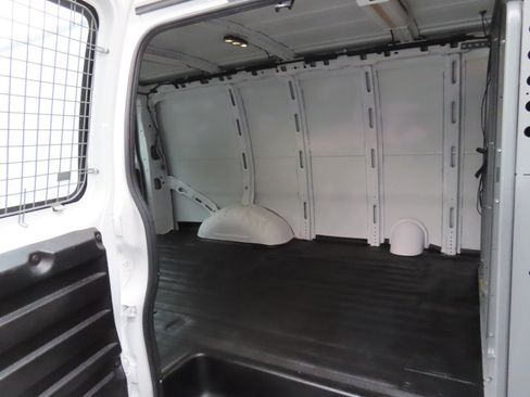Used 2015 Chevrolet Express 2500 image 13