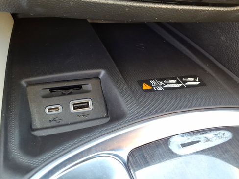 Used 2023 Buick Enclave Essence image 18