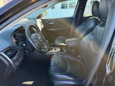 Used 2019 Jeep Cherokee Limited AWD/4WD image 13
